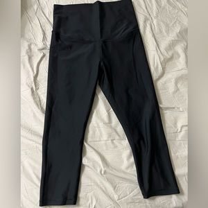 Small black old navy active capri leggings